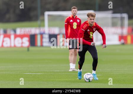 Pontyclun, PAYS DE GALLES - 07 OCTOBRE 2024 : Joe Rodon du pays de Galles lors d'une session d'entraînement au pays de Galles au Vale Resort avant le match de l'UEFA Nations League 2025 Banque D'Images