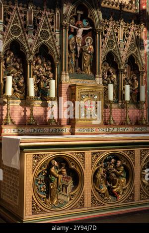 Belgique, Flandre, Bruges, onze-Lieve Vrouwekerk, église notre-Dame, abside, autel orné Banque D'Images