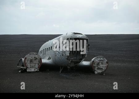 Photo de paysage sur l'Islande, naufrage de l'avion DC-3 sur Sólheimasandur Banque D'Images