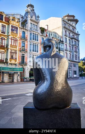 La pensadora, le penseur, 1999, José Luis Fernández, rue Argüelles, Carbayón Square, Oviedo, Asturies, Espagne, Banque D'Images