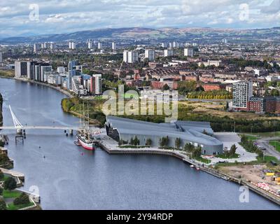 Vue aérienne par drone du Riverside Museum et de la rivière Clyde Glasgow Banque D'Images
