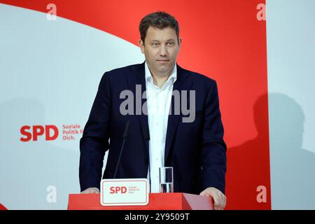 Lars Klingbeil, Parteivorsitzender der SPD, Deutschland, Berlin, Pressekonferenz : SPD stellt neuen Generalsekretär Matthias Miersch vor *** Lars Klingbeil, Président du Parti SPD, Allemagne, Berlin, Conférence de presse SPD présente le nouveau Secrétaire général Matthias Miersch Banque D'Images