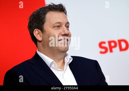 Lars Klingbeil, Parteivorsitzender der SPD, Deutschland, Berlin, Pressekonferenz : SPD stellt neuen Generalsekretär Matthias Miersch vor *** Lars Klingbeil, Président du Parti SPD, Allemagne, Berlin, Conférence de presse SPD présente le nouveau Secrétaire général Matthias Miersch Banque D'Images