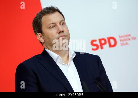 Lars Klingbeil, Parteivorsitzender der SPD, Deutschland, Berlin, Pressekonferenz : SPD stellt neuen Generalsekretär Matthias Miersch vor *** Lars Klingbeil, Président du Parti SPD, Allemagne, Berlin, Conférence de presse SPD présente le nouveau Secrétaire général Matthias Miersch Banque D'Images