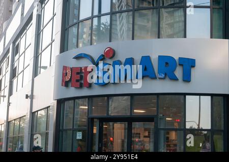 Toronto, ON, Canada – 20 août 2023 : vue à l’enseigne du magasin Petsmart en Amérique Banque D'Images