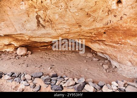 Fragment de rocher avec des peintures anciennes, Tassili N'Ajjer, Algérie Banque D'Images