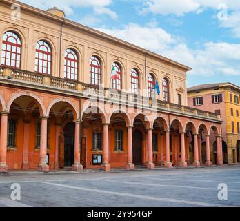 BOLOGNE, ITALIE - 24 SEPTEMBRE 2017 : façade du Teatro Comunale di Bologna sur la Piazza Giuseppe Verdi, le 24 septembre à Bologne, Italie Banque D'Images