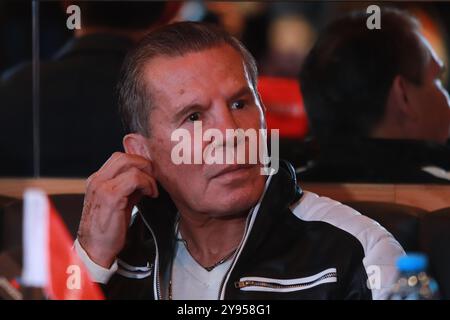 Mexico, Inde. 07 octobre 2024. Julio Cesar Chavez ancien champion du monde de boxe parlant lors d'une conférence de presse pour promouvoir l'expérience 2024 Mexique, au Sports and Chips Restaurant. (Photo de Carlos Santiago/Eyepix Group/SIPA USA). Crédit : Sipa USA/Alamy Live News Banque D'Images