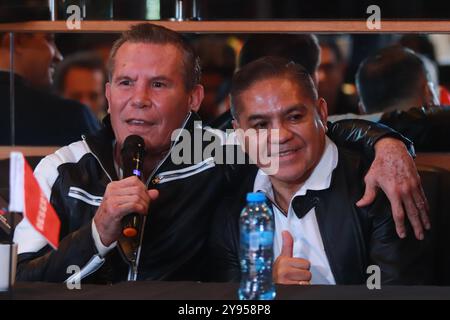 Mexico, Inde. 07 octobre 2024. Julio Cesar Chavez et Huberto 'la Chiquita' Gonzalez lors d'une conférence de presse pour annoncer 2024 Experience Mexico, au Sports and Chips Restaurant. (Photo de Carlos Santiago/Eyepix Group/SIPA USA). Crédit : Sipa USA/Alamy Live News Banque D'Images