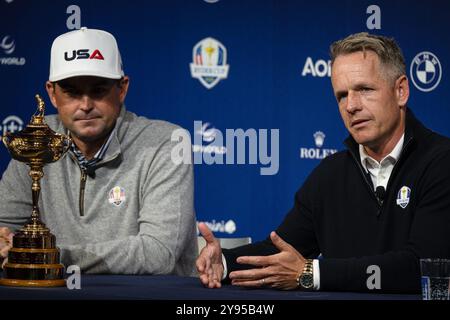 New York, États-Unis. 08 octobre 2024. Keegan Bradley, capitaine de la Ryder Cup des États-Unis, et Luke Donald, capitaine de la Ryder Cup européenne, participent à une nouvelle conférence conjointe dans le cadre de la célébration de l'année 2025 de la Ryder Cup Year To Go qui se tient au Times Center à New York, NY, le mardi 8 octobre 2024. (Photo de Laura Brett/Sipa USA) crédit : Sipa USA/Alamy Live News Banque D'Images