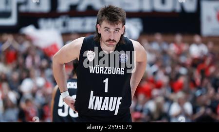 Wuerzbourg, Allemagne. 08 octobre 2024. IM Bild : Zachary Seljaas (paniers de Wuerzburg, 1) 08.10.2024, FIT/One paniers de Wuerzburg v. KK Igokea, Ligue des champions de basket-ball, 2. Spieltag, Deutschland, Wuerzburg, tectake-Arena, crédit : dpa/Alamy Live News Banque D'Images