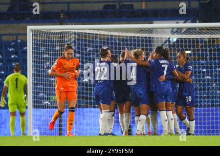 Londres, Royaume-Uni. 08 octobre 2024. Londres, Angleterre, 8 octobre 2024 : les joueurs de Chelsea célèbrent après un penalty marqué par Guro Reiten (11 Chelsea) lors du match de la Ligue des Champions de l'UEFA entre Chelsea et le Real Madrid au Stamford Bridge à Londres, Angleterre (Alexander Canillas/SPP) crédit : SPP Sport Press photo. /Alamy Live News Banque D'Images