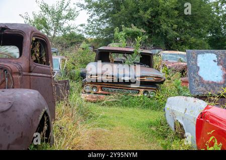 Corder, Missouri - Lorenz Service and Salvage, une jonque pour les voitures anciennes et anciennes. Banque D'Images