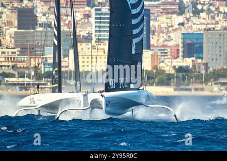 AGENCE PHOTO PPL - COPYRIGHT RÉSERVÉ America's Cup 2024 - Barcelone, Espagne Swedish Challenge by Artemis Tech. Et JAJO Team Dutchsail : lutte pour la marque CRÉDIT PHOTO : © Alexander Panzeri/PPL Banque D'Images