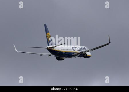 Ryan Air Boeing 737 décollant de l'aéroport d'Helsinki Banque D'Images