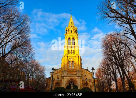 Église catholique à Paris, Eglise Saint Pierre de Neuilly sur Seine. Neuilly commune urbaine dans le département des hauts-de-Seine juste à l'ouest de Paris à Fran Banque D'Images