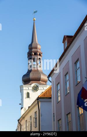 Une vue sur la rue dans la vieille ville de Tallinn Banque D'Images