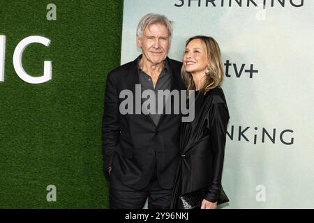 Los Angeles, États-Unis. 08 octobre 2024. LOS ANGELES, CA - 8 octobre : Harrison Ford et Calista Flockhart assistent à la première projection de la saison 2 de la série originale Apple « Stracking », au Pacific Design Center. La deuxième saison de « Scrking » fera ses débuts mondiaux sur Apple TV mercredi 16 octobre. Season 1 est maintenant en streaming. (Photo de Corine Solberg/Sipa USA) crédit : Sipa USA/Alamy Live News Banque D'Images