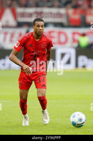 GER, Francfort, 1. Bundesliga, football, Eintracht Frankfurt - FC Bayern Munich, Deutsche Bank Park, 6 octobre 2024, match de championnat, 6e journée, hommes, saison 2024/25 Michael Olise (FC Bayern Muenchen, 17), crédit : HMB Media/Heiko Becker/Alamy Archival, DFL RÈGLEMENTS INTERDISENT TOUTE UTILISATION DE PHOTOGRAPHIES COMME SÉQUENCES D'IMAGES ET/OU QUASI-VIDÉO. Banque D'Images