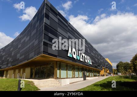 AALST, BELGIQUE, 4 OCTOBRE 2024 : vue extérieure du centre sportif Aquatopia à Aalst. C'est le nouveau complexe de natation pour la ville avec des piscines de 50m et 25m, Banque D'Images