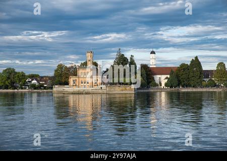Langenargen mit Schloss Montfort und Kirche est composé de Martin *** Langenargen with Montfort Castle et de Martins Church Banque D'Images