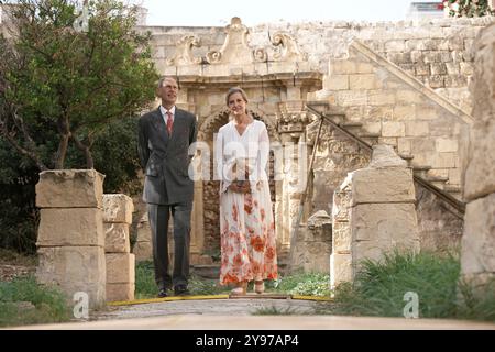 Le duc et la duchesse d'Édimbourg, lors d'une visite de Villa Guardamangia, à Pieta, accompagnés de représentants de Heritage Malta pour en savoir plus sur les travaux de restauration entrepris dans l'ancienne résidence de la défunte reine et de son mari le prince Philip, défunt duc d'Édimbourg, lorsqu'ils étaient un jeune couple marié, le troisième jour d'une tournée royale à Malte pour marquer le 60e anniversaire de son indépendance et célébrer le patrimoine commun du pays et la collaboration continue avec le Royaume-Uni. Date de la photo : mercredi 9 octobre 2024. Banque D'Images