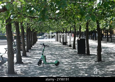 Stockholm, Suède - 30 juillet 2024 : le scooter BOLT dans la rue de Stockholm. Banque D'Images