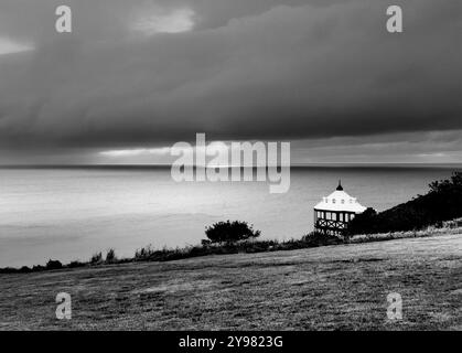 Tempête en mer vue depuis Douglas Head, île de Man tourné sur un film 5x4 Banque D'Images