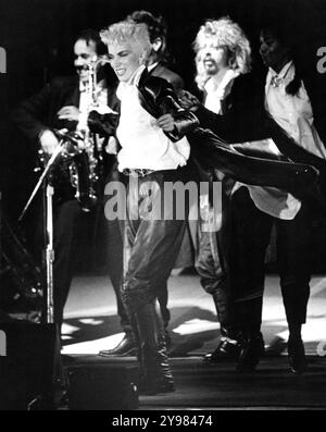 Eurythmics, groupe de musique Grande-Bretagne jouant au Johanneshovs Isstadion, Hovet. Annie Lennox, chanteuse britannique et Dave Stewart, musicien britannique, à Stockholm, Suède, le 3 octobre, 1986.photo : Gunnar Bergkrantz/Aftonbladet/TT code 2723 Banque D'Images