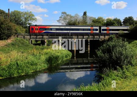 East Midlands Regional train 158 Class, East Coast main Line Railway, Stevenage Town, Hertfordshire, Angleterre, Royaume-Uni Banque D'Images