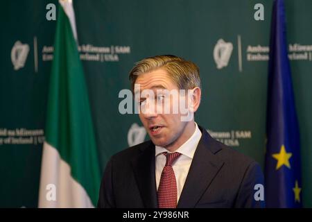 Le Taoiseach Simon Harris s’adresse aux médias lors d’une conférence de presse au DuPont Circle Hotel, à Washington DC, aux États-Unis. Date de la photo : mercredi 9 octobre 2024. Banque D'Images