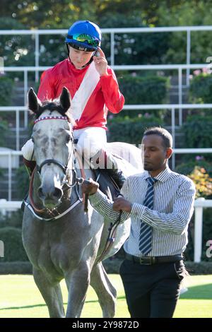 Ascot, Berkshire, Royaume-Uni. 5 octobre 2024. SUNFALL monté par le jockey Cieren Fallon remporte les McGee Group British EBF October Stakes (Class 1) (course listée) au BetMGM Autumn Saturday Raceday à Ascot Racecourse dans le Berkshire. Propriétaire, éleveur et commanditaire, Cheveley Park Stud Limited, entraîneur William Haggas, Newmarket. Crédit : Maureen McLean/Alamy Banque D'Images