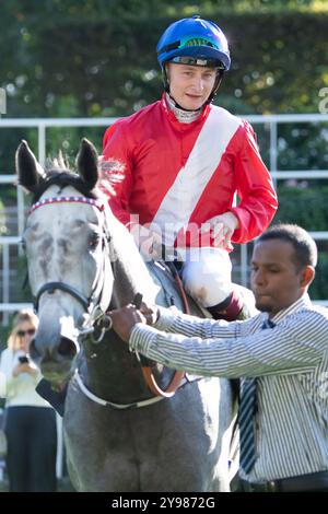 Ascot, Berkshire, Royaume-Uni. 5 octobre 2024. SUNFALL monté par le jockey Cieren Fallon remporte les McGee Group British EBF October Stakes (Class 1) (course listée) au BetMGM Autumn Saturday Raceday à Ascot Racecourse dans le Berkshire. Propriétaire, éleveur et commanditaire, Cheveley Park Stud Limited, entraîneur William Haggas, Newmarket. Crédit : Maureen McLean/Alamy Banque D'Images