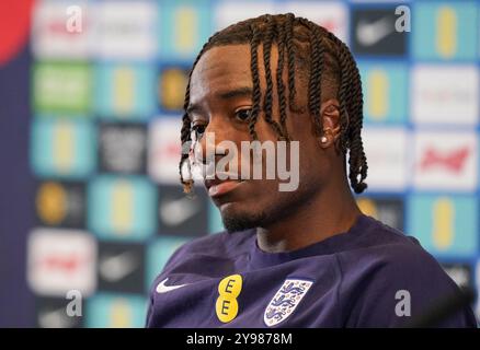 Conférence de presse de Noni Madueke lors de la session d'entraînement de l'Angleterre avant le match Angleterre - Grèce à George's Park, Burton upon Trent, Angleterre, Royaume-Uni le 8 octobre 2024 Banque D'Images