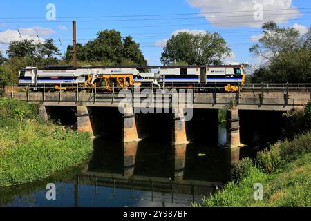 Volker Rail Matisa Tamper DR75503, Gill Cowling, East Coast main Line Railway, Peterborough, Cambridgeshire, Angleterre, Royaume-Uni Banque D'Images