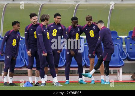 Burton upon Trent, Royaume-Uni. 08 octobre 2024. L'attaquant de l'Angleterre Phil Foden (Manchester City) lors de la session d'entraînement de l'Angleterre avant le match Angleterre - Grèce à George's Park, Burton upon Trent, Angleterre, Royaume-Uni le 8 octobre 2024 crédit : Every second Media/Alamy Live News Banque D'Images