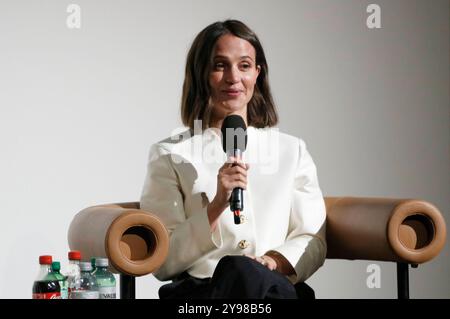 Alicia Vikander beim ZFF Masters Talk auf dem 20. Festival du film de Zurich 2024 im Frame 1. Zürich, 09.10.2024 *** Alicia Vikander au ZFF Masters Talk au 20 Zurich film Festival 2024 in Frame 1 Zurich, 09 10 2024 Foto:XA.xBuggex/xFuturexImagex vikander 4004 Banque D'Images