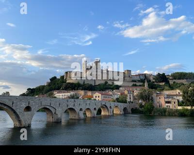 Pont Vieux (Vieux Pont) Béziers, Occitanie, France. Banque D'Images