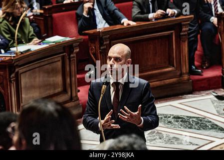 Antonin Burat / le Pictorium - séance des questions au gouvernement du 8 octobre 2024 à l'Assemblée nationale française - 31/10/2023 - France / Paris - le ministre de l'Europe et des Affaires étrangères Jean-Noel Barrot répond aux députés lors de la séance des questions au gouvernement du 8 octobre 2024 à l'Assemblée nationale française. Banque D'Images