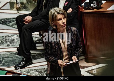 Antonin Burat / le Pictorium - séance des questions au gouvernement du 8 octobre 2024 à l'Assemblée nationale française - 31/10/2023 - France / Paris - la ministre de l'éducation nationale Anne Genetet répond aux députés lors de la séance des questions au gouvernement du 8 octobre 2024 à l'Assemblée nationale française. Banque D'Images