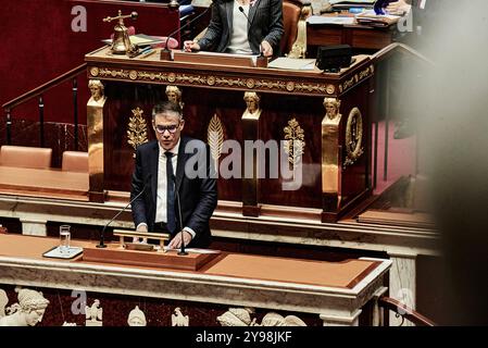 Antonin Burat / le Pictorium - Motion de censure contre le premier ministre Michel Barnier à l'Assemblée nationale, le 8 octobre 2024. - 31/10/2023 - France / Paris - le premier secrétaire du Parti socialiste Olivier Faure défend la motion de censure présentée par la gauche, lors d'un débat à l'Assemblée nationale le 8 octobre 2024. Banque D'Images