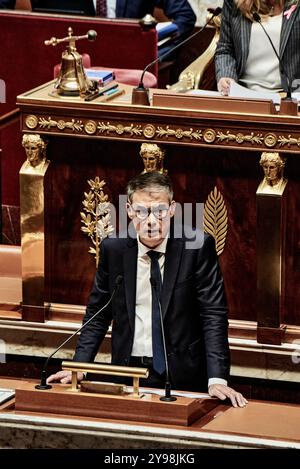 Antonin Burat / le Pictorium - Motion de censure contre le premier ministre Michel Barnier à l'Assemblée nationale, le 8 octobre 2024. - 08/10/2024 - France / Paris - le premier secrétaire du Parti socialiste Olivier Faure défend la motion de censure présentée par la gauche, lors d'un débat à l'Assemblée nationale le 8 octobre 2024. Banque D'Images