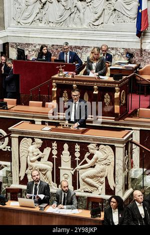 Antonin Burat / le Pictorium - Motion de censure contre le premier ministre Michel Barnier à l'Assemblée nationale, le 8 octobre 2024. - 08/10/2024 - France / Paris - le premier secrétaire du Parti socialiste Olivier Faure défend la motion de censure présentée par la gauche, lors d'un débat à l'Assemblée nationale le 8 octobre 2024. Banque D'Images