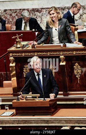 Antonin Burat / le Pictorium - Motion de censure contre le premier ministre Michel Barnier à l'Assemblée nationale, le 8 octobre 2024. - 31/10/2023 - France / Paris - le premier ministre Michel Barnier réagit à la motion de censure présentée par la gauche, lors d'un débat à l'Assemblée nationale le 8 octobre 2024. Banque D'Images