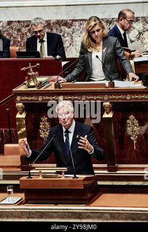 Antonin Burat / le Pictorium - Motion de censure contre le premier ministre Michel Barnier à l'Assemblée nationale, le 8 octobre 2024. - 31/10/2023 - France / Paris - le premier ministre Michel Barnier réagit à la motion de censure présentée par la gauche, lors d'un débat à l'Assemblée nationale le 8 octobre 2024. Banque D'Images