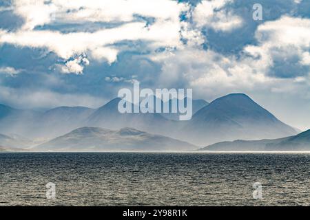 Vue de l'île de Skye depuis Applecross, Wester Ross, Highlands écossais, Royaume-Uni. Banque D'Images