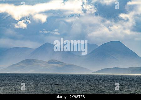 Vue de l'île de Skye depuis Applecross, Wester Ross, Highlands écossais, Royaume-Uni. Banque D'Images