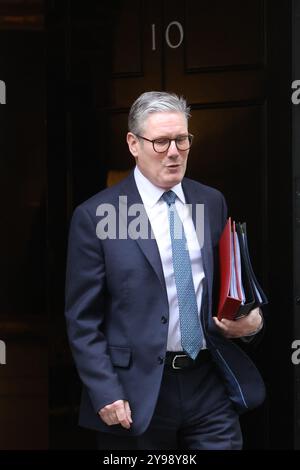 Londres, Royaume-Uni. 09 octobre 2024. LONDRES, ANGLETERRE - 9 OCTOBRE : le premier ministre britannique Sir Keir Starmer quitte le 10 Downing Street pour la Chambre des communes pour assister aux questions du premier ministre (PMQ) le 9 octobre 2024 à Londres, en Angleterre. CAP/GED © GED/Capital Pictures crédit : Capital Pictures/Alamy Live News Banque D'Images