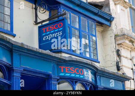 Magasin Tesco Express, Kendal, Cumbria, Royaume-Uni Banque D'Images