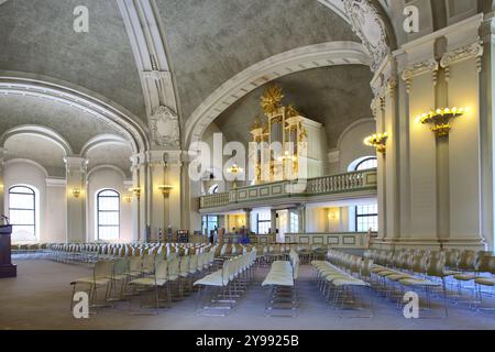 Berlin, Allemagne, juillet 29 2009, Explorez le grand intérieur du Französische Dom, avec des sièges élégants et des détails architecturaux au cœur de Banque D'Images